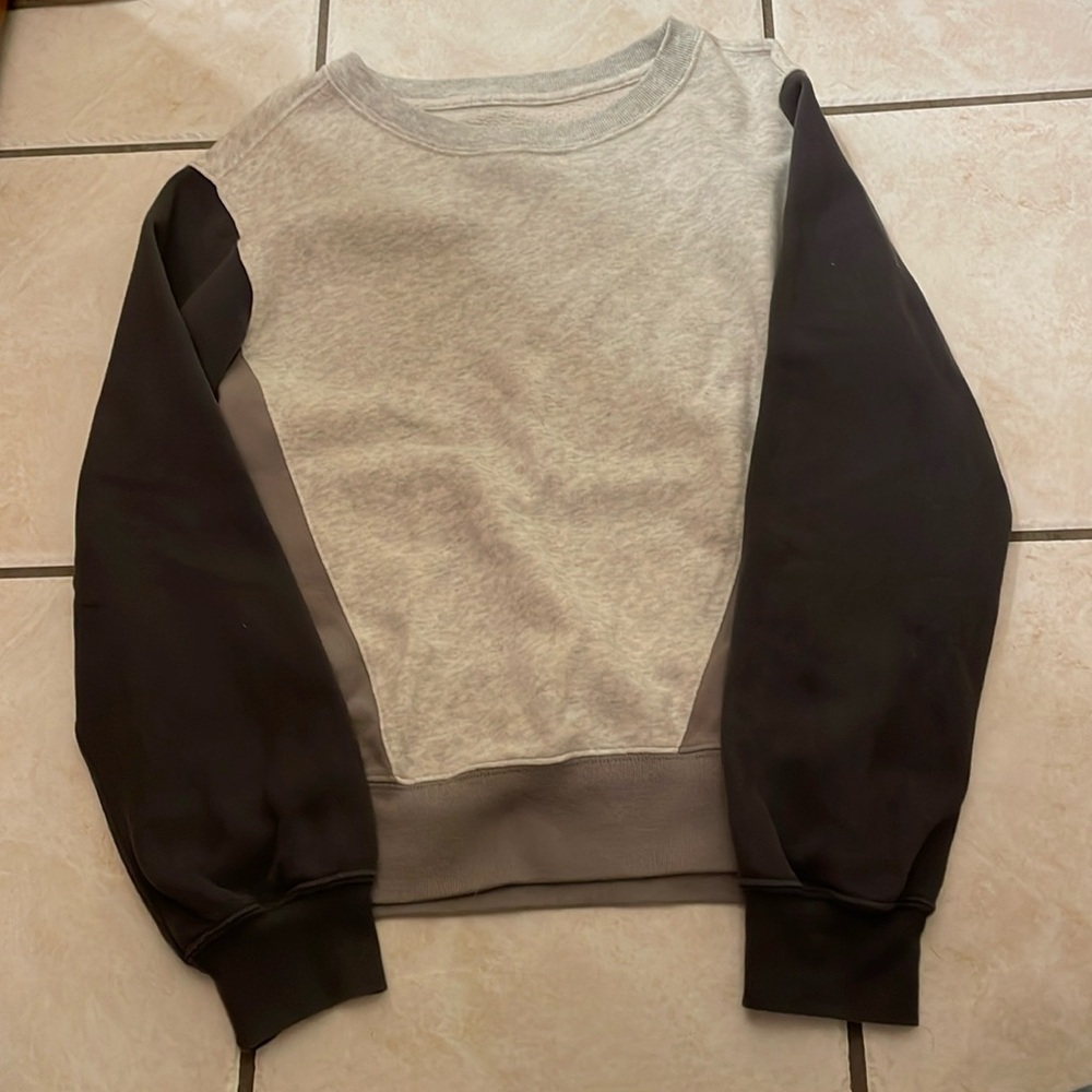 🩷 Abercrombie women’s crewneck